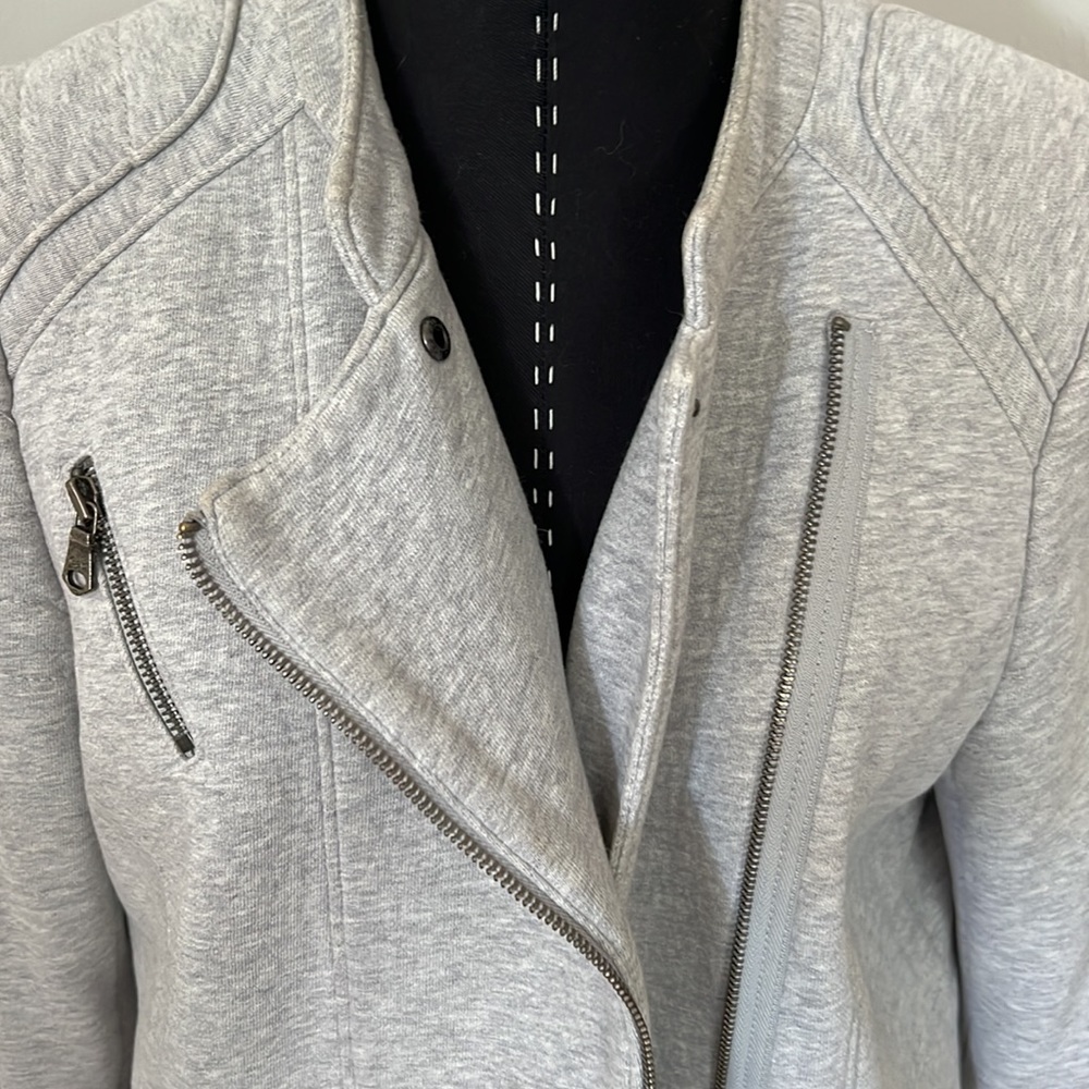 Gap Jacket 🤍 - Picture 7 of 12